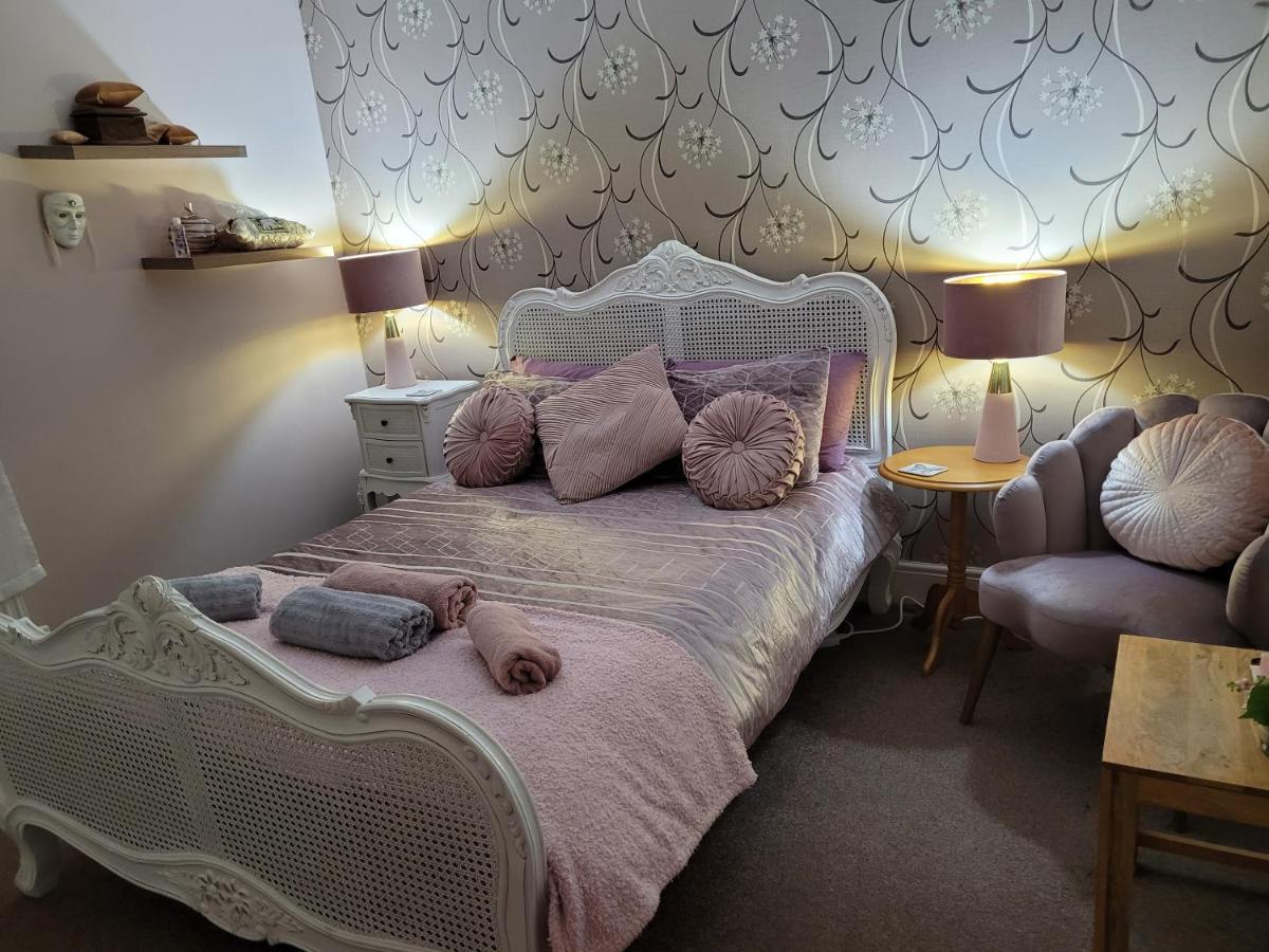 Siobhan's abode 2 Deluxe doubles n large single Swindon Extérieur photo