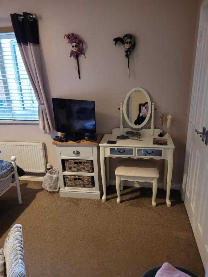 Siobhan's abode 2 Deluxe doubles n large single Swindon Extérieur photo